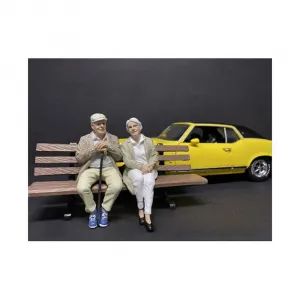 American 38234-38235 Brand New 118 Scale Of Sitting Old Couple 2 Piece