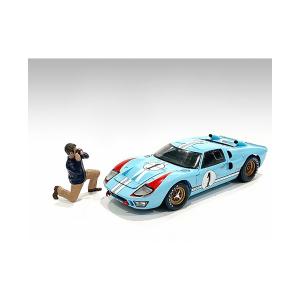 American 76398 Race Day 2 Figurine Iv For 124 Scale Models By