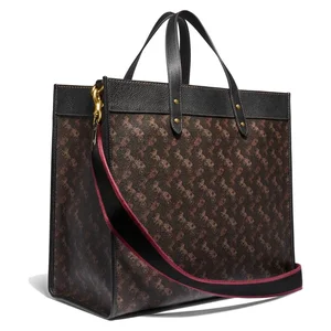 888d Coach Ladies Field Tote 40 With Horse And Carriage
