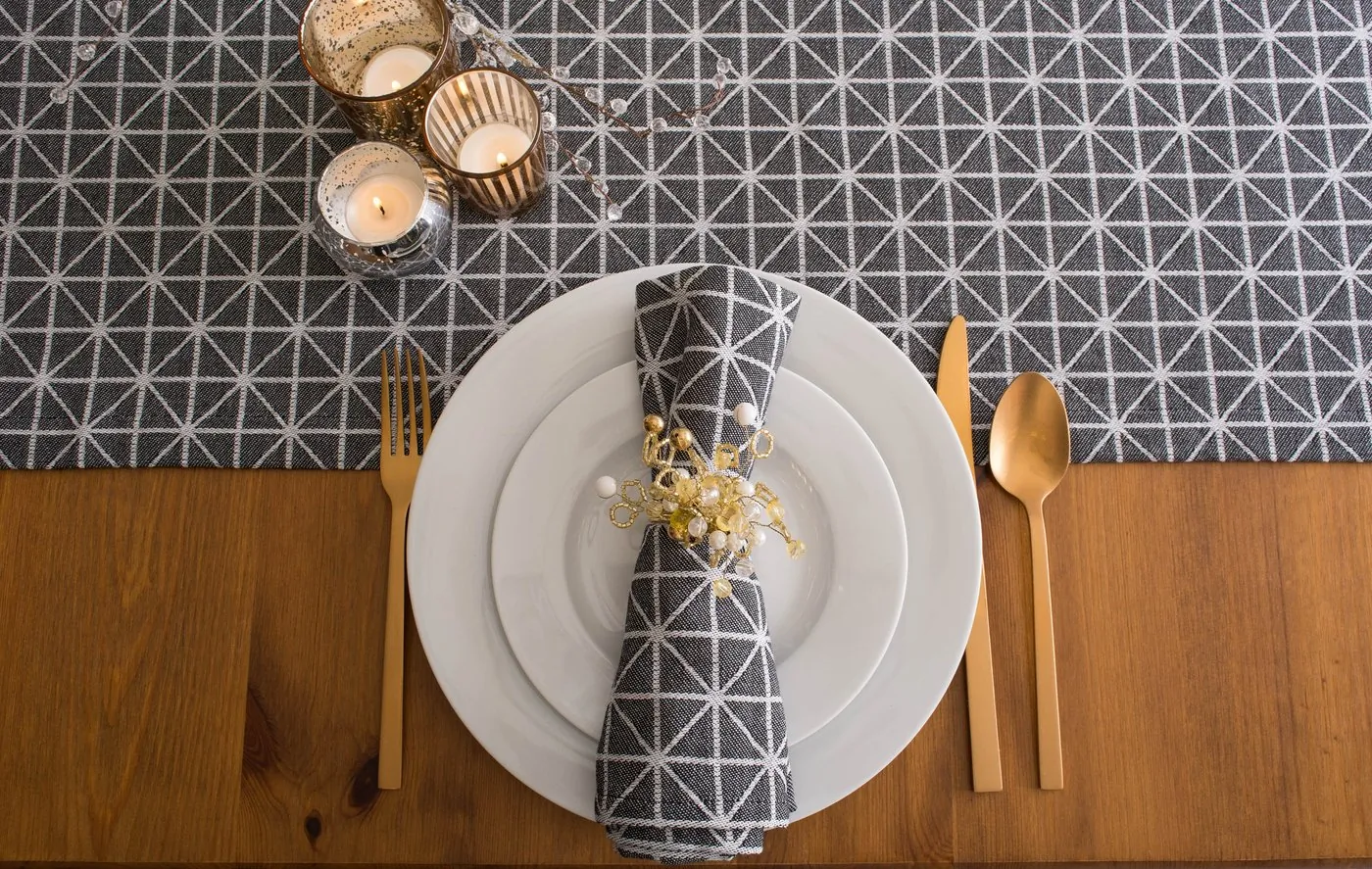 Dii CAMZ38705S Black And White Geometric Cloth Napkins - Set Of 6