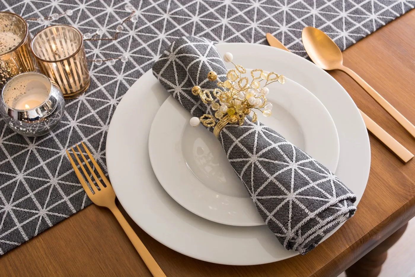 Dii CAMZ38705S Black And White Geometric Cloth Napkins - Set Of 6