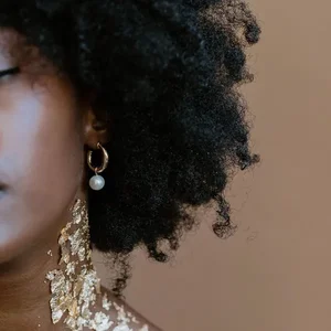 Zepplin The Label Elegant Gold Hoops with Pearl Drop -