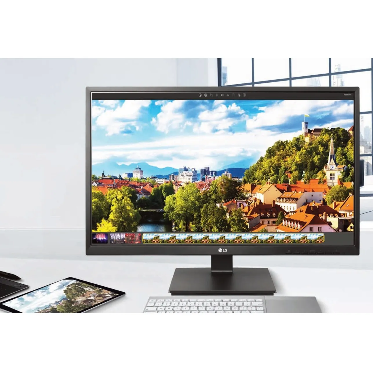 LG Storage GP65NS60 External Slim DVDRW 8X USB Silver with Cyberlink Software 9.5mm Retail